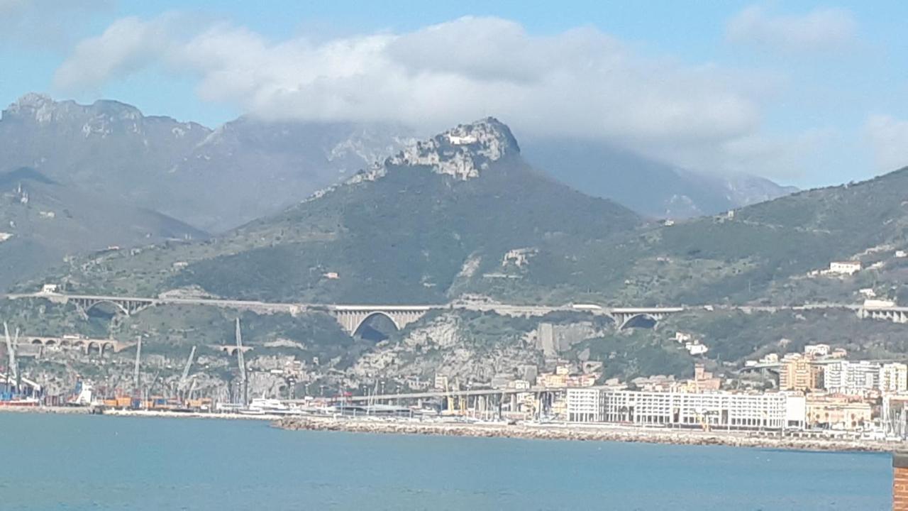 Salerno Centraal Buitenkant foto
