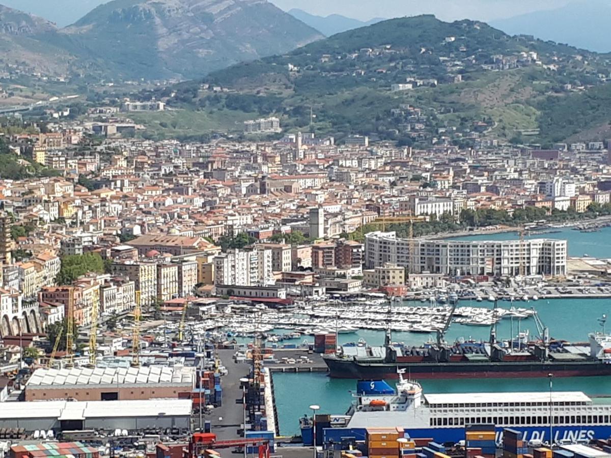 Salerno Centraal Buitenkant foto
