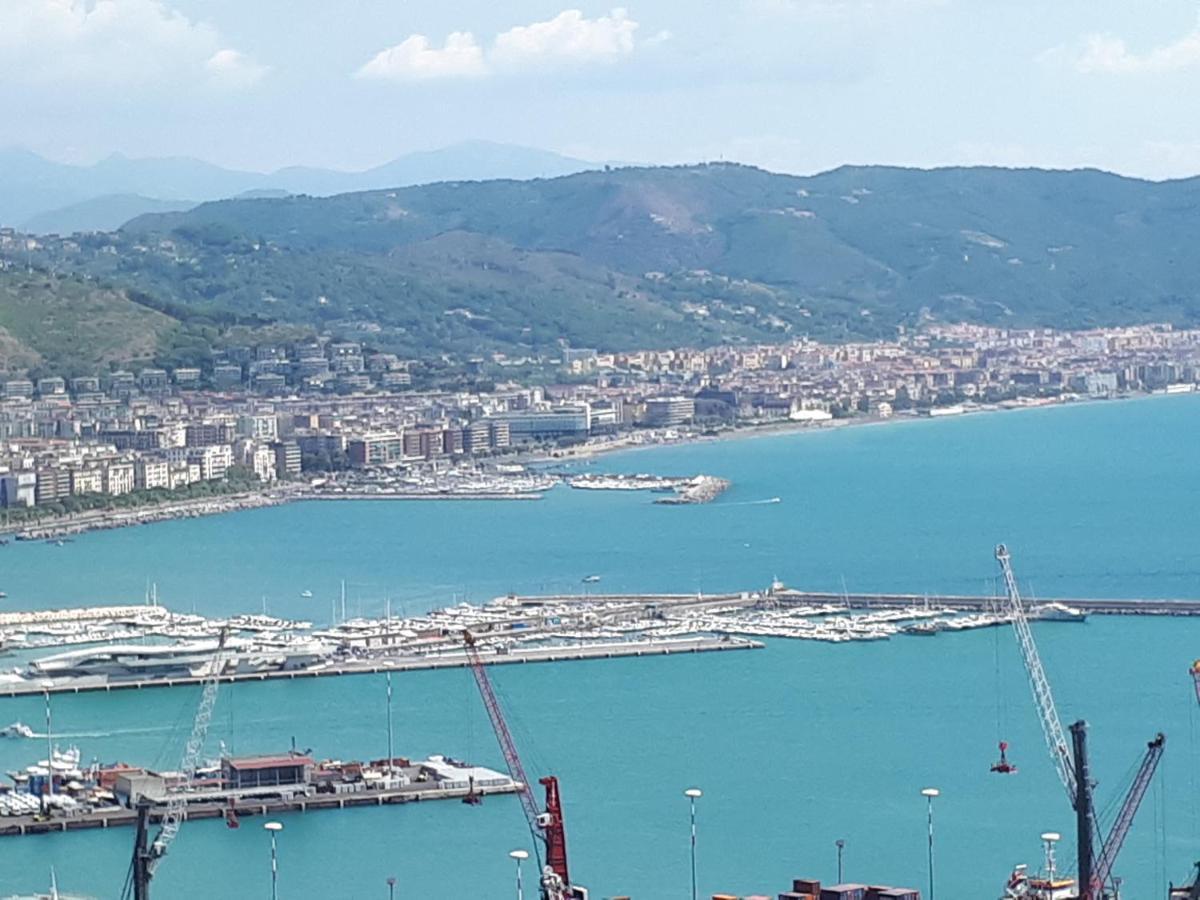 Salerno Centraal Buitenkant foto