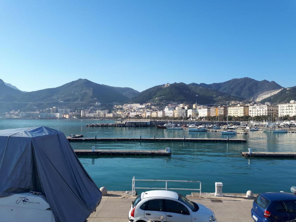 Salerno Centraal Buitenkant foto