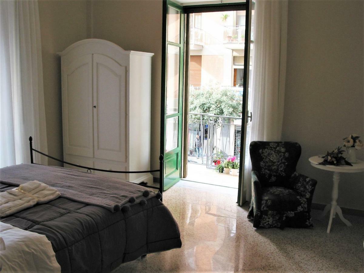 Salerno Centraal Buitenkant foto